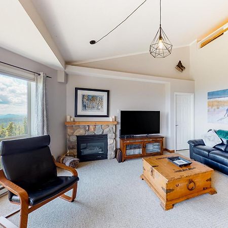 Hilltop Hideaways Big White Ski Resort Room photo